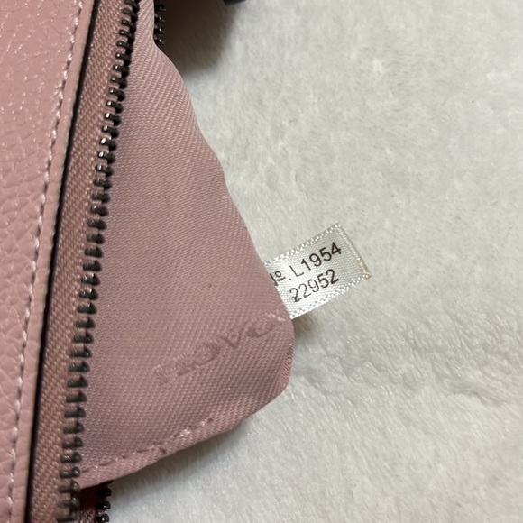 Like new Coach Large Pouch pebbled leather wristlet blush pink - Picture 10 of 11